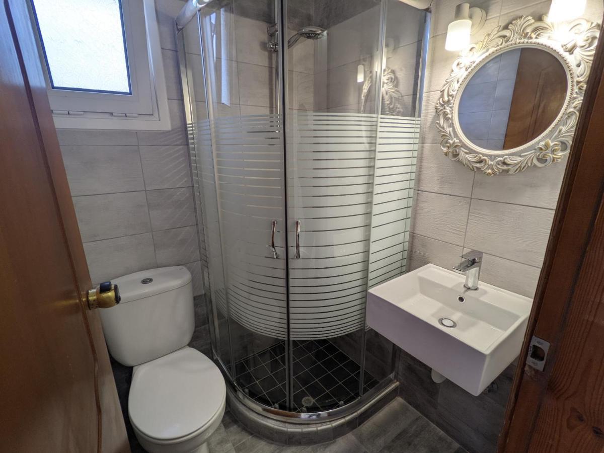 Modern 1-Bedroom With Bbq & Roof Garden Near Beach Stalos Ngoại thất bức ảnh